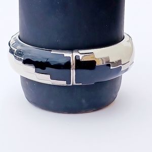 DECO BRACELET HINGED black white enamel silvertone